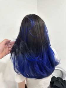 紫蓝色头发_时尚蓝紫色发色，神秘迷人不易褪色