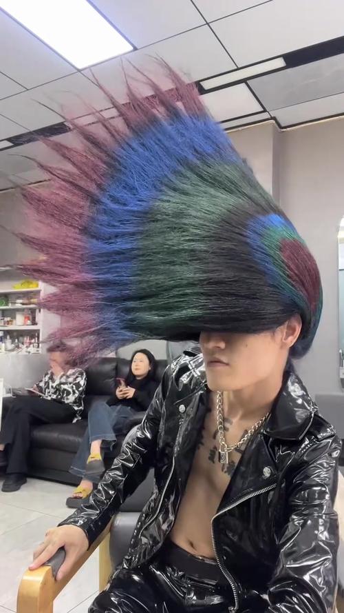 鸡头发型_鸡毛头取代黑长直