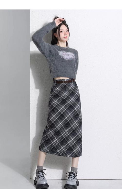 褐色格子长裙配什么发型_褐色格子长裙 百搭裙配发型显气质 褐色格子长裙配什么发型_褐色格子长裙 百搭裙配发型显气质