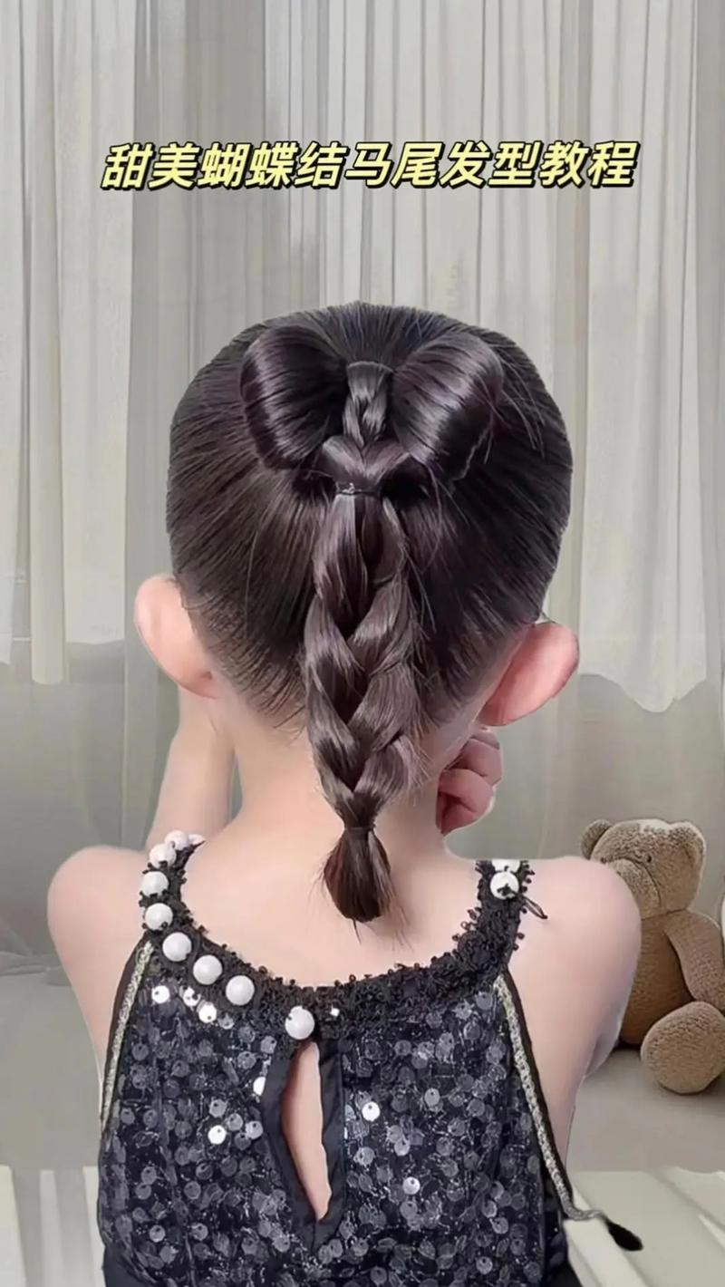 甜美可爱的发型扎法_时尚麻花辫双马尾，可爱发型轻松搭！