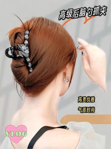 夹在头发后面的夹子叫什么_发夹发簪发箍发带，头饰时尚单品，固定头发显个性