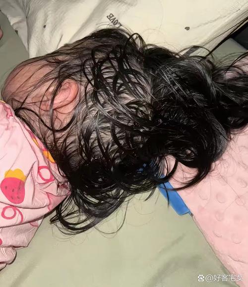 湿着头发睡觉会怎么样_湿发睡觉伤身易感冒,吹干再睡更健康! 湿着头发睡觉会怎么样_湿发睡觉伤身易感冒,吹干再睡更健康!