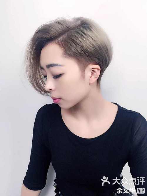 一侧长一侧短短发照片_不对称短发，时尚又显瘦！