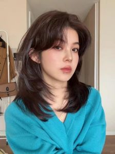 前中高后饱满的发型_前短后长显个性，修饰脸型易打理