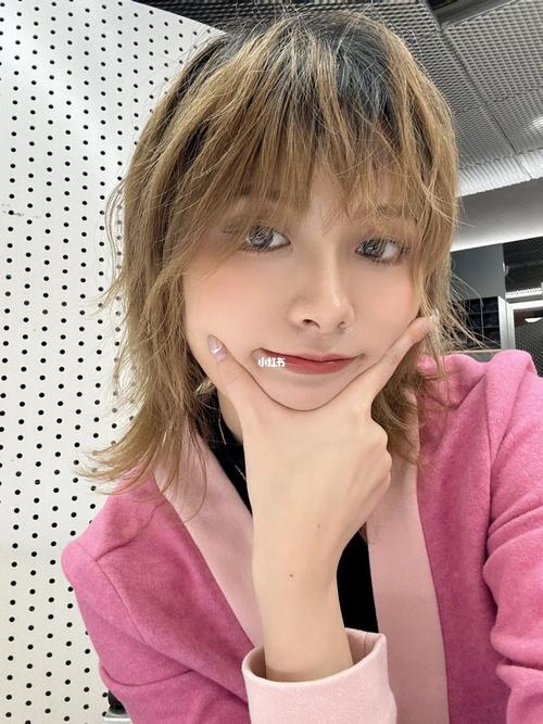 鸟窝头发型_鸟窝头编发教程，时尚随性易上手！