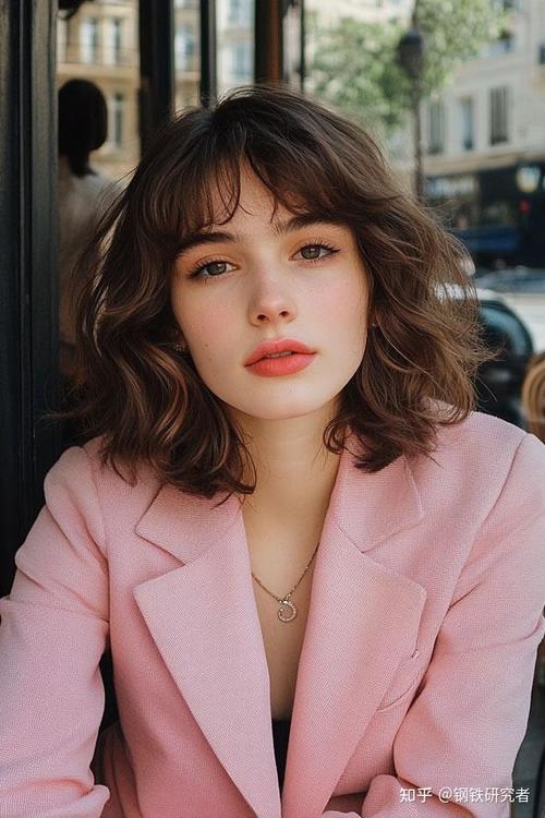 法国充满神性的发型_优雅气质的象征