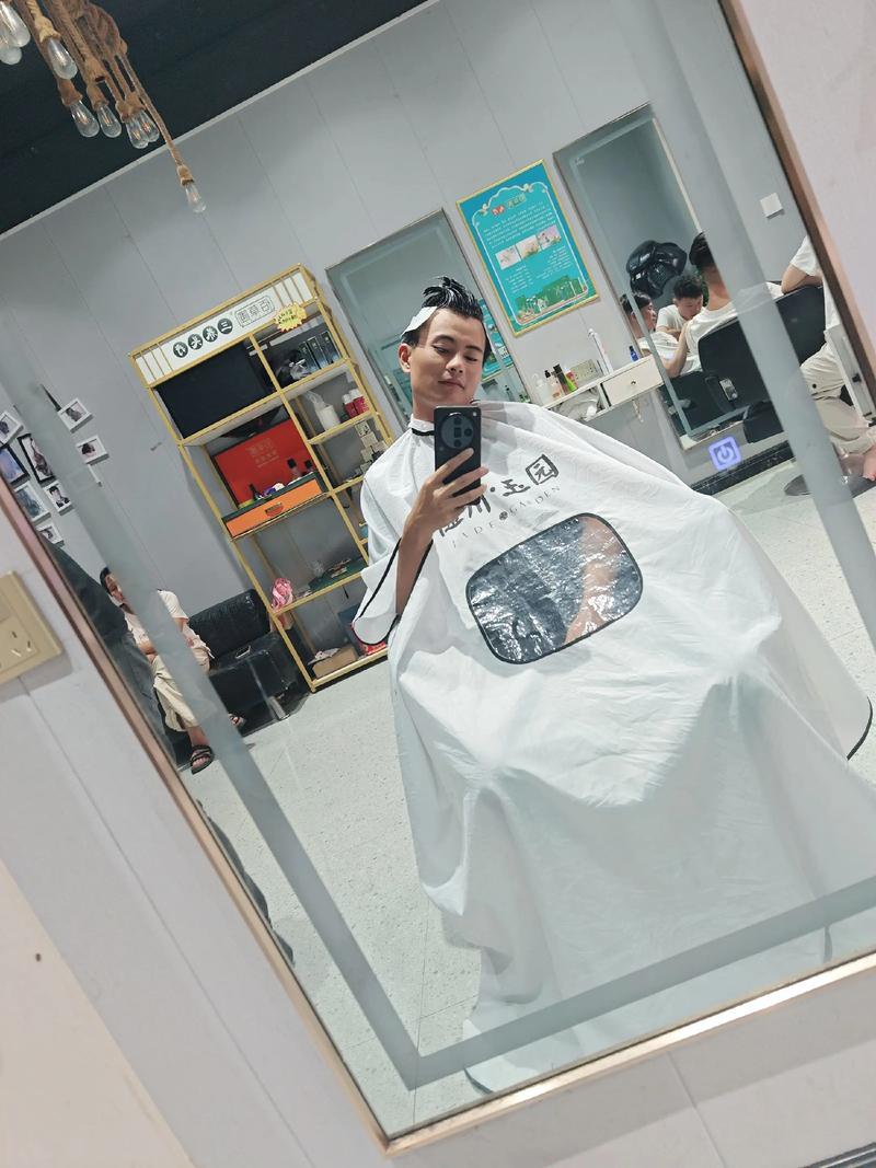 到石圪节公社弄了个时兴的发型_秀莲新发型引矛盾，胡德禄成时尚象征