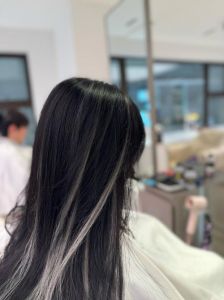 灰白色头发_头发变灰白怎么办？健康饮食好方法