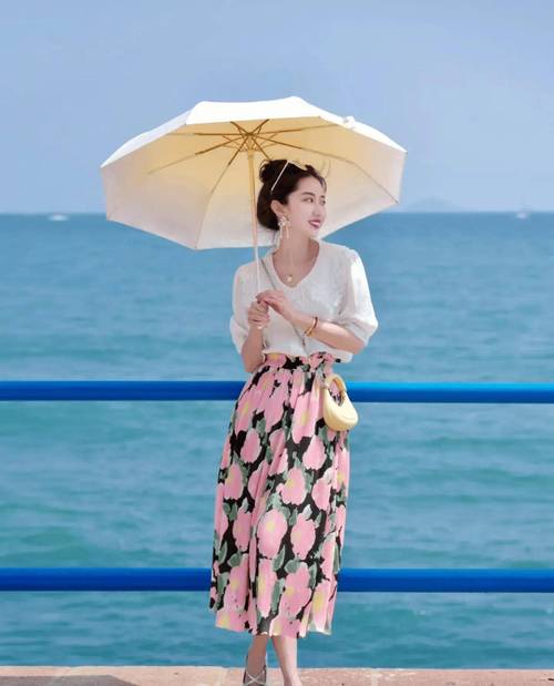 穿花裙子配什么发型好看_花裙配发型,甜美又时尚 穿花裙子配什么发型好看_花裙配发型,甜美又时尚