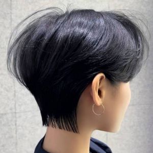 剃后脑勺剪齐耳短发_从乡村象征到城市时尚，展现自信蜕变