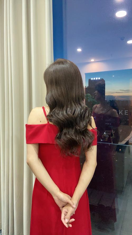 参加婚礼梳什么发型好看_优雅盘发显气质，公主头让你更动人