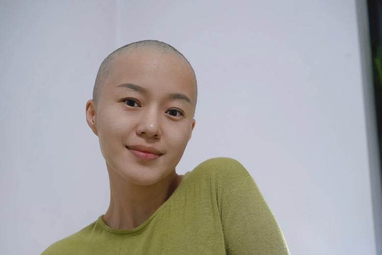 女光头留8个月的发型_自信无畏，接纳不完美