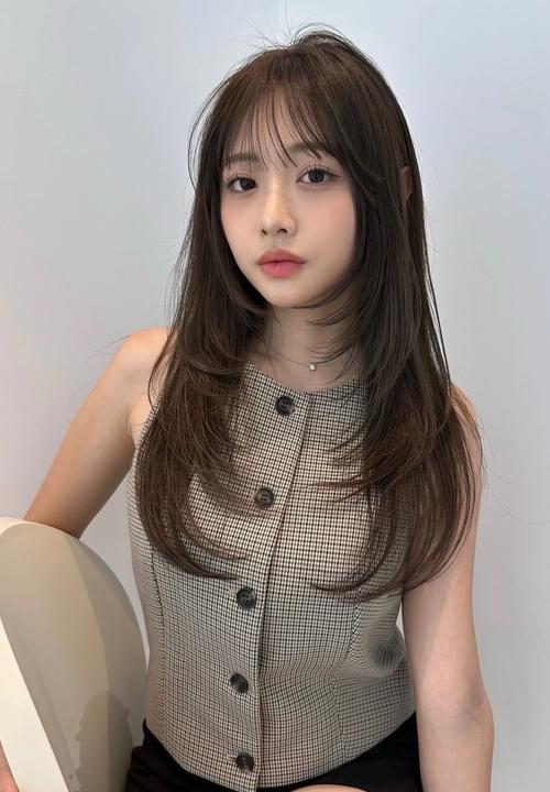 现代女性发型_利落个性推边短发,瘦脸锁骨新选择 现代女性发型_利落个性推边短发,瘦脸锁骨新选择