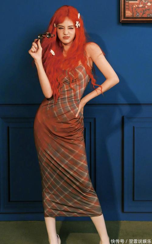 格裙发型_格裙搭配发型，多样风格时尚造型