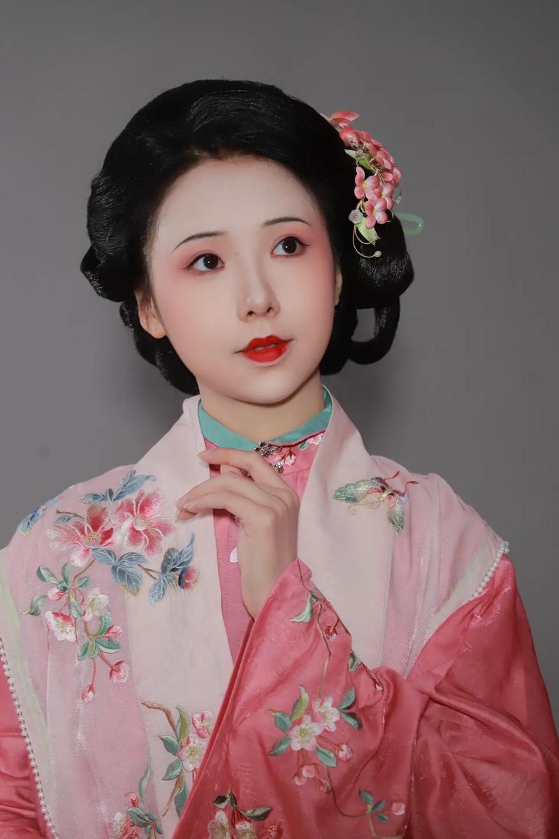 明朝未出阁少女发型_明朝少女垂鬟飞天髻，纯真活泼秀美体现