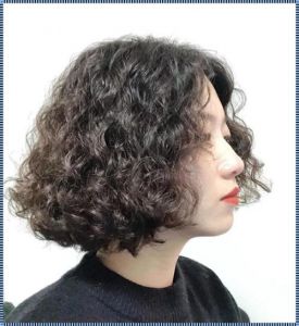 46岁剪什么发型闲年轻_中年女性小短发，清爽减龄显活力