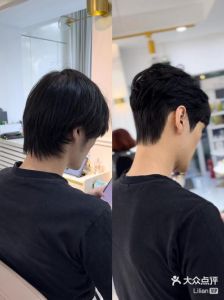 41岁的男士后面留一绺头发_生理文化因素及发型建议