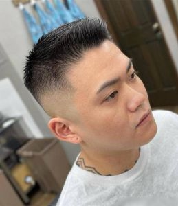 让男生显得成熟的发型_熟男背发造型，气质果断显成熟