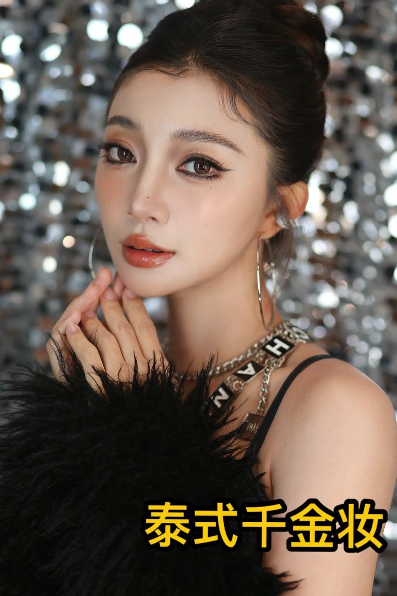 女明星给别人化妆_女明星化妆超专业,还当美妆博主分享技巧 女明星给别人化妆_女明星化妆超专业,还当美妆博主分享技巧