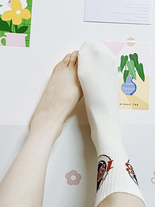 白袜子控脚型最简单三个步骤_轻柔抚平,顺滑贴合更舒适! 白袜子控脚型最简单三个步骤_轻柔抚平,顺滑贴合更舒适!