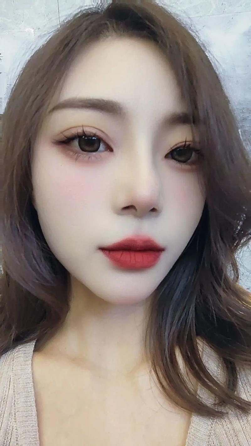 脸比脖子白是化妆了吗_脸比脖子白？日晒血运护肤不当原因多