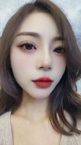 脸比脖子白是化妆了吗_脸比脖子白？日晒血运护肤不当原因多