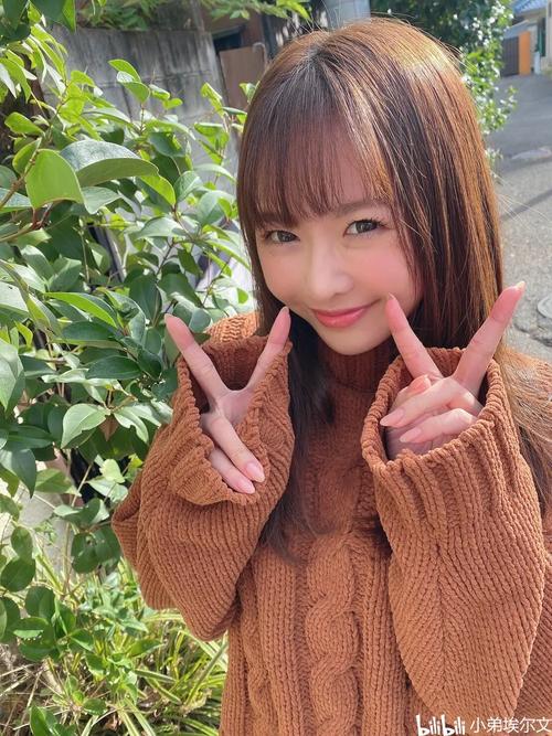 白川柚子奶牛装最简单三个步骤_扭扭棒做奶牛手工教程，适合全家老小！