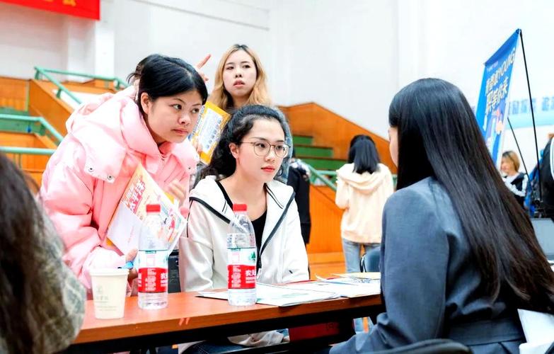 大四双选会化妆吗_大四毕业面试必淡妆,提升气色显专业,增强自信脱颖而出 大四双选会化妆吗_大四毕业面试必淡妆,提升气色显专业,增强自信脱颖而出