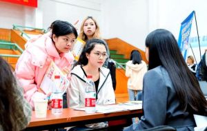 大四双选会化妆吗_大四毕业面试必淡妆，提升气色显专业，增强自信脱颖而出