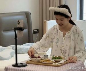 出了月子可以化妆吗_少化妆，选温和，防溢乳贴好帮手