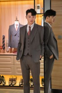 竖条纹西服适合什么人_权威经典，时尚必备