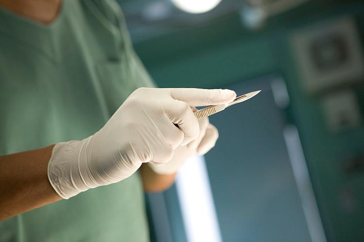 拿手术刀的姿势_灵活精准安全用力 拿手术刀的姿势_灵活精准安全用力