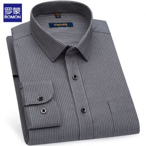 灰色条纹衬衫适合什么人穿_黄皮百搭，男女皆宜，显瘦显气质