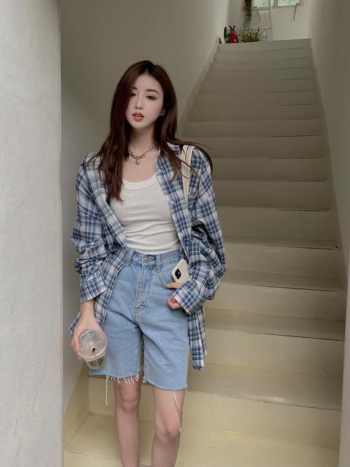 蓝白格子衬衫适合黑黄皮肤吗_蓝白格子衫显白，黑黄皮必试