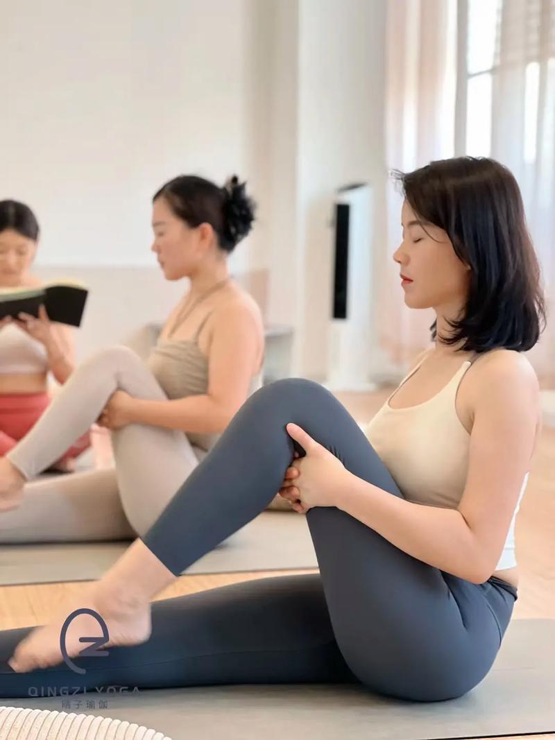 晴子瑜伽健身作品_时尚多元，挑战成就，身心合一！