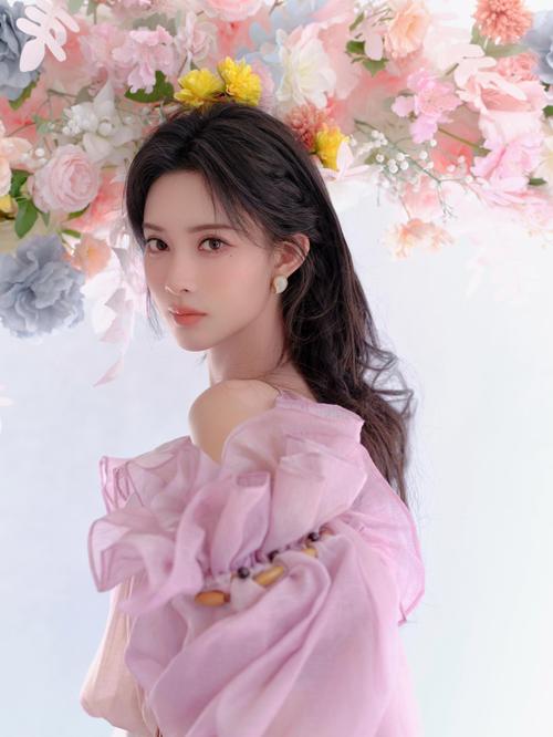 穿粉色裙子拍照搭配背景_粉色裙子百搭,拍照好看,时尚必备! 穿粉色裙子拍照搭配背景_粉色裙子百搭,拍照好看,时尚必备!