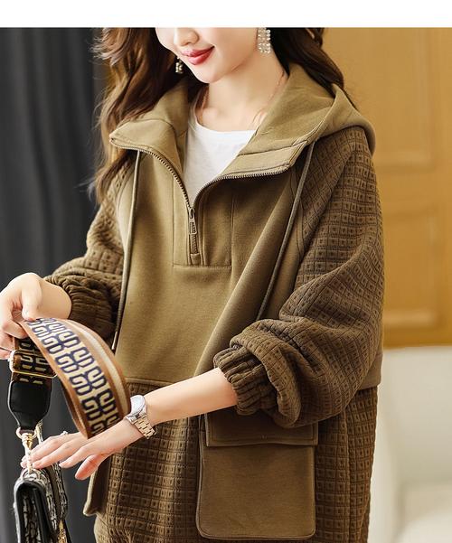 女拉链卫衣搭配_拉链卫衣搭出层次感，时尚又个性！