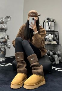 带袜套的鞋子怎么搭配_颜色款式要协调，显气质！