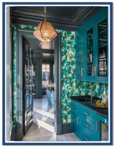 油漆孔雀蓝搭配什么颜色变成深绿_加黑深蓝紫，或蓝黄黑，注意比例少量加