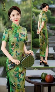 青绿色旗袍配什么耳环_青绿旗袍配耳环，气质瞬间变！
