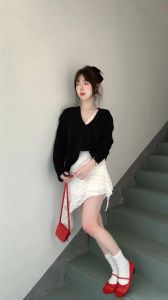 韩款日常穿搭_韩系穿搭松紧平衡，短上衣配高腰裤，基础款堆砌，配饰点亮，舒适时髦