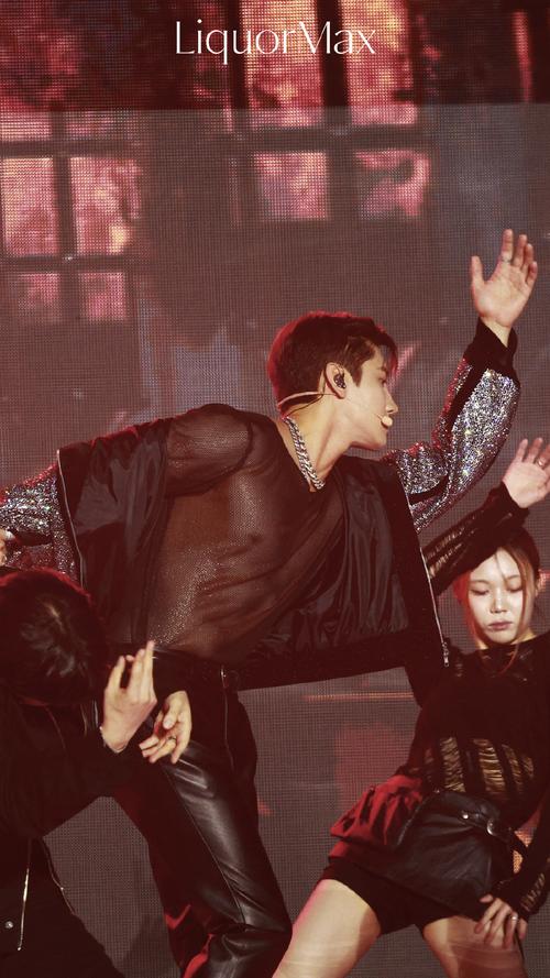 昌珉穿着高领毛衣的mv_昌珉高领毛衣造型受关注,展现利落柔和细节 昌珉穿着高领毛衣的mv_昌珉高领毛衣造型受关注,展现利落柔和细节