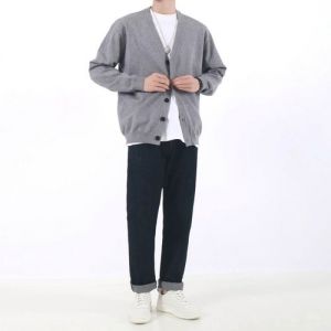 男灰色上衣搭配裤子_灰色上衣搭裤，经典时尚显品味