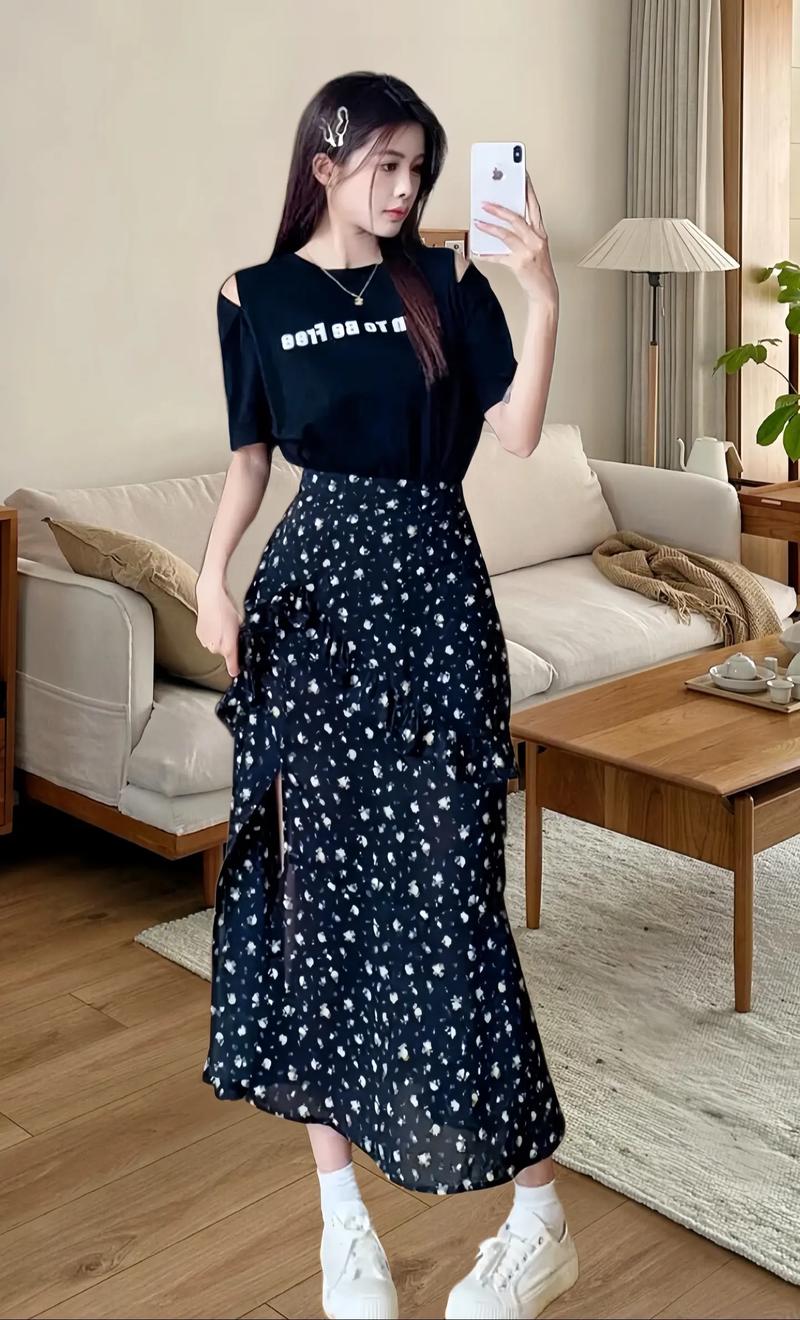 黑碎花连衣裙配什么鞋_黑碎花裙怎么搭?鞋饰配饰全攻略 黑碎花连衣裙配什么鞋_黑碎花裙怎么搭?鞋饰配饰全攻略