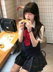 可爱甜美少女夏季穿搭_木耳边吊带配雪纺灯笼裤，黄色短裙减龄，彩色点缀显青春，日系风格粉色浅蓝添文艺甜美