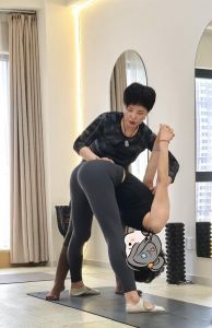 我有一个练瑜伽的老婆_拥有瑜伽教练伴侣，生活更美好！