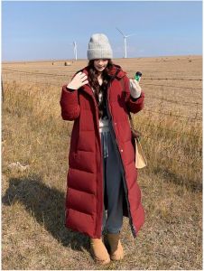 安克拉红色羽绒服怎么搭配_安克拉羽绒服多配风格，时尚百搭！