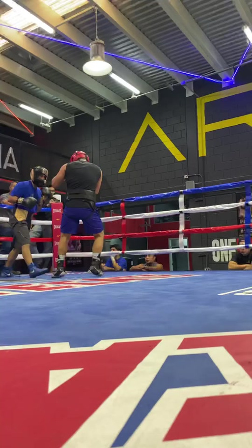 将一个动作先进行1000遍_高抬腿胯下击掌燃脂瘦腿