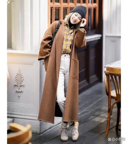 深焦糖色大衣配什么内搭_职场到日常，穿出你的时尚感
