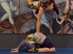 柔术软功痛苦训练_柔术苦练，痛并成长！